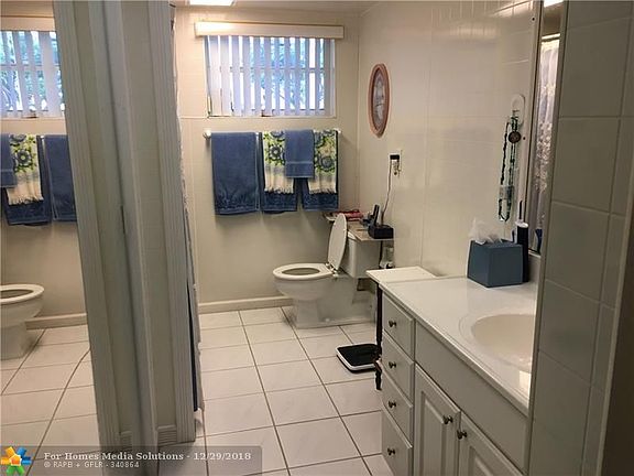 4th image of 2755 NE 28th Ave APT E4