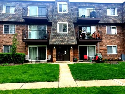 9373 Bay Colony Dr APT 2S, Des Plaines, IL, 60016