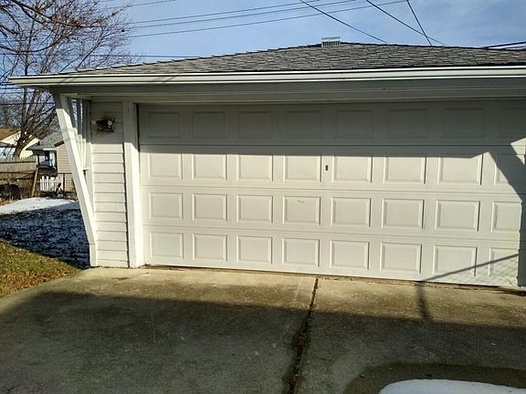 3rd image of 430 N Leona Ave
