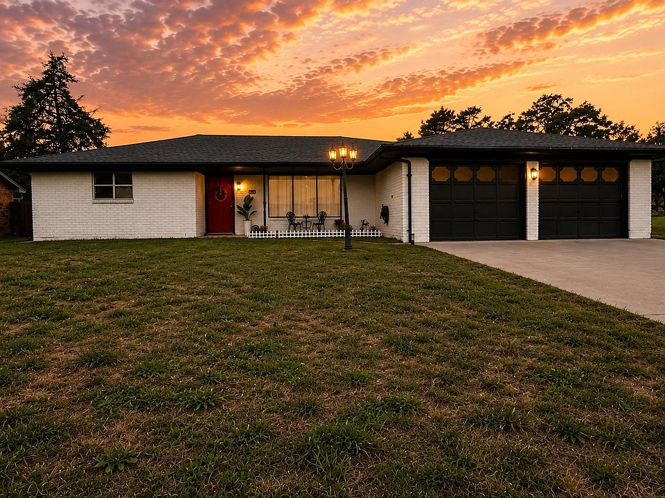 1st image of 308 Oakwood Dr