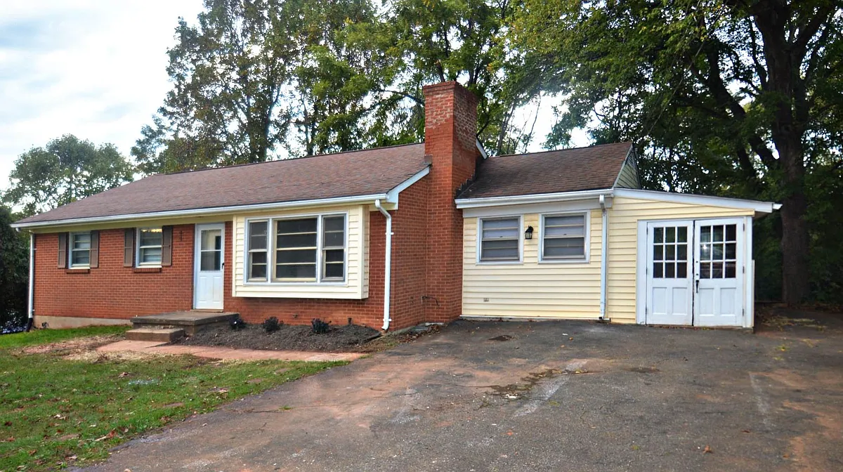 Building Photo - 197 Hilltop Dr