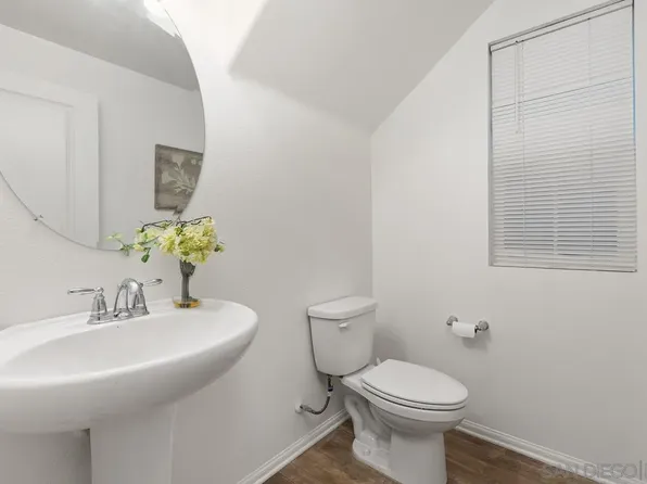 264 Camellia Way, Vista, CA 92083