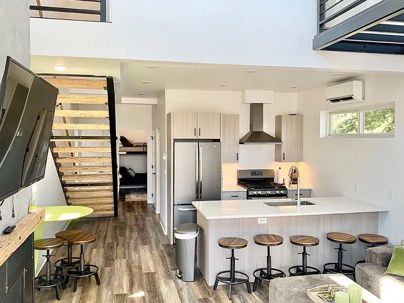 1331 Nelson Ln — Photo 4