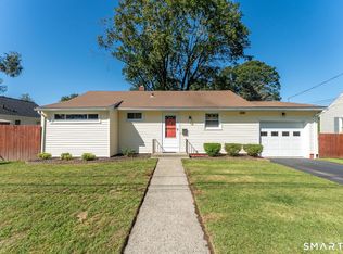 4 Meditz Ct, Norwich, CT 06360