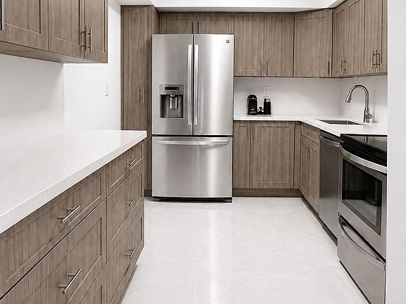 2nd image of 3600 MYSTIC POINTE Drive #608