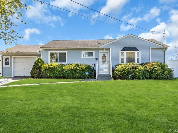 2710 Heather Avenue, Medford, NY 11763