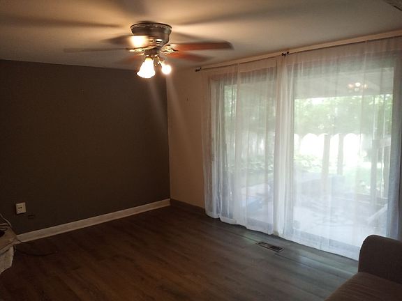 5th image of 441 Park Dr S