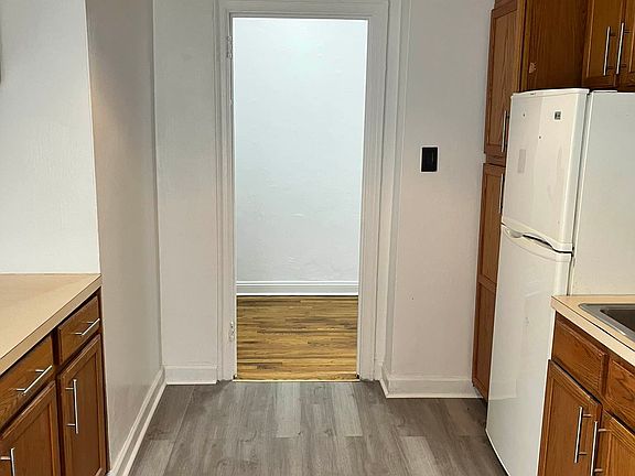 2nd image of 504 Grand St #M0