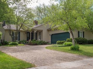 2112 Lynwood Dr, Champaign, IL 61821