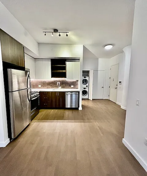 33-01 38th Ave #2H — Photo 1