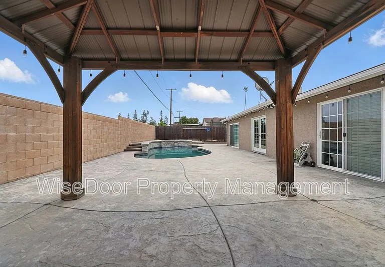 387 E Nubia St — Photo 27