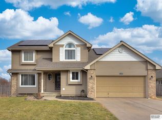 1102 Hickory Hill Rd, Papillion, NE 68046