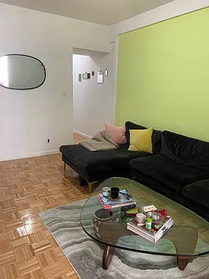 Rented by M.Grossman R.E. Management | media 4