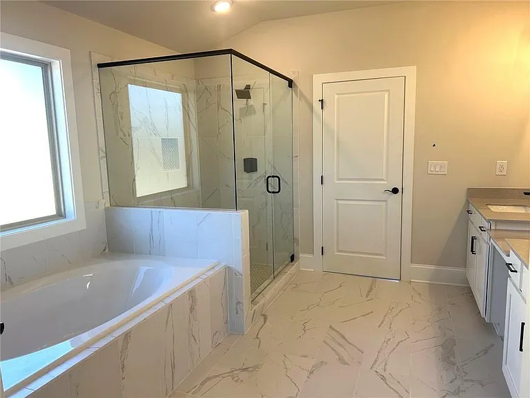 4265 Trinity Oaks Trl — Photo 14