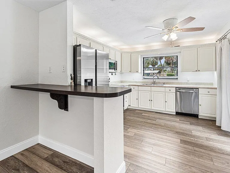 2103 N Palm Cir — Photo 9