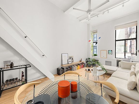 3rd image of 39 E 12th St APT 203
