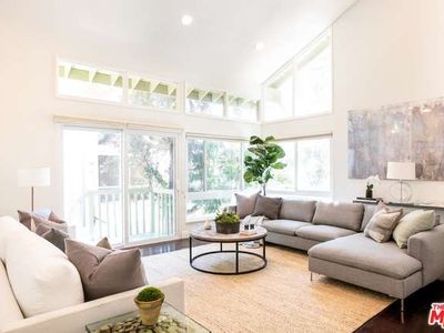 2880 Woodwardia Dr, Los Angeles, CA, 90077