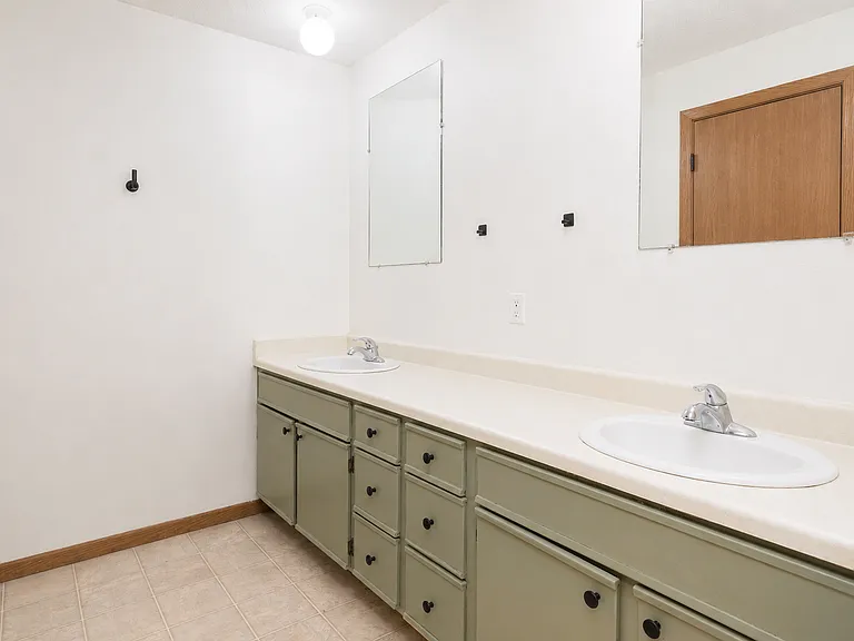 1011 5th Ave S #303 — Photo 10