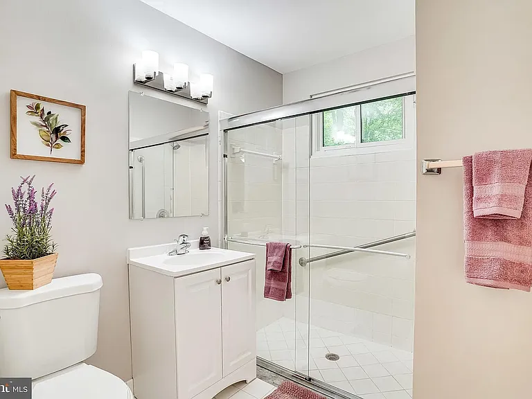 8475 Thames St — Photo 11