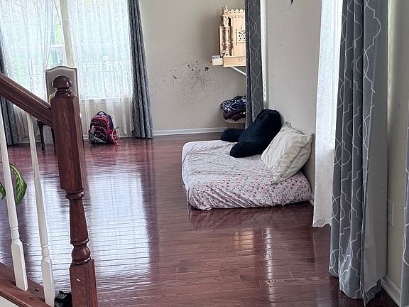 3rd image of 6214 Lenox Ln