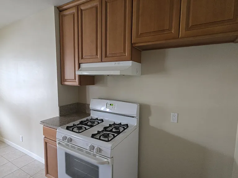 100 S Grand Oaks Ave #3A — Photo 14