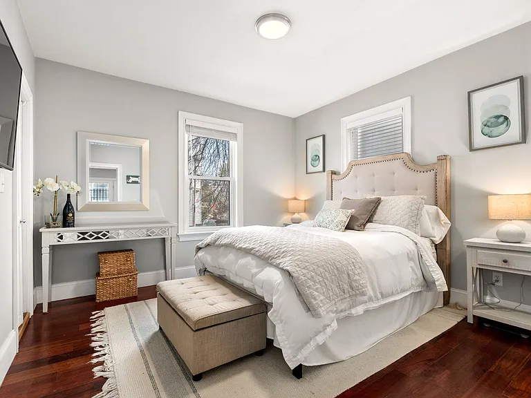 417 E 7th St #1 — Photo 12