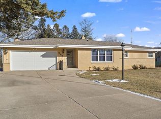 664 Aberdeen Cir, Hartland, WI 53029