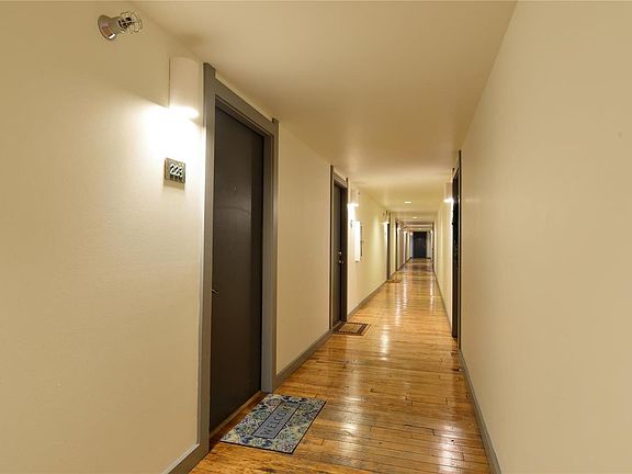 3rd image of 4242 Laclede Ave APT 217