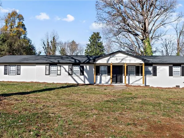 6732 Rollingwood Dr, Clemmons, NC 27012