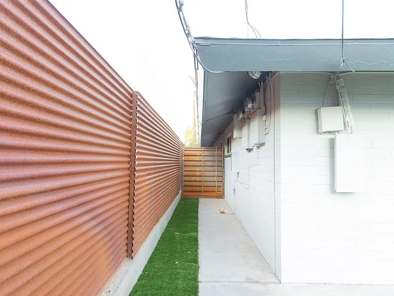2302 N 29th Pl — Photo 16