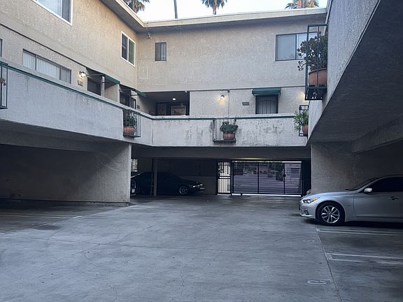 3rd image of 14351 Haynes St APT 104