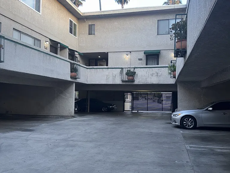 14351 Haynes St #104 — Photo 3