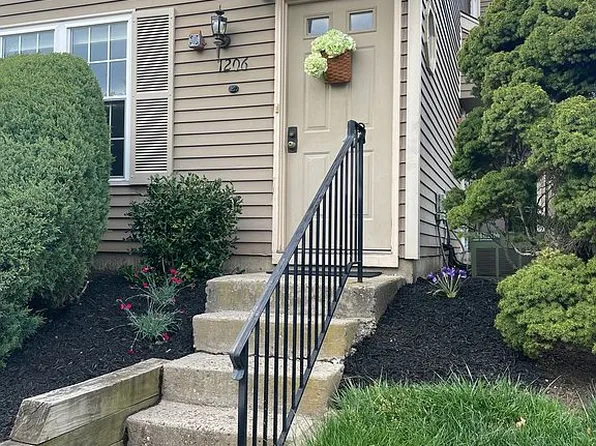 1206 Society Pl, Newtown, PA 18940