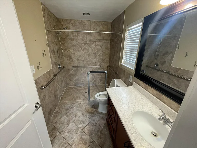 111 Hillview Ln — Photo 9
