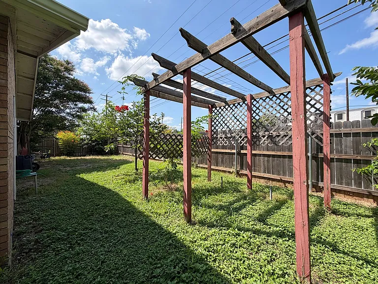 7103 Twin Crest Dr — Photo 31