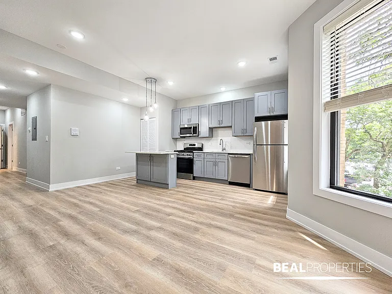 428-38 West Belden — Photo 5