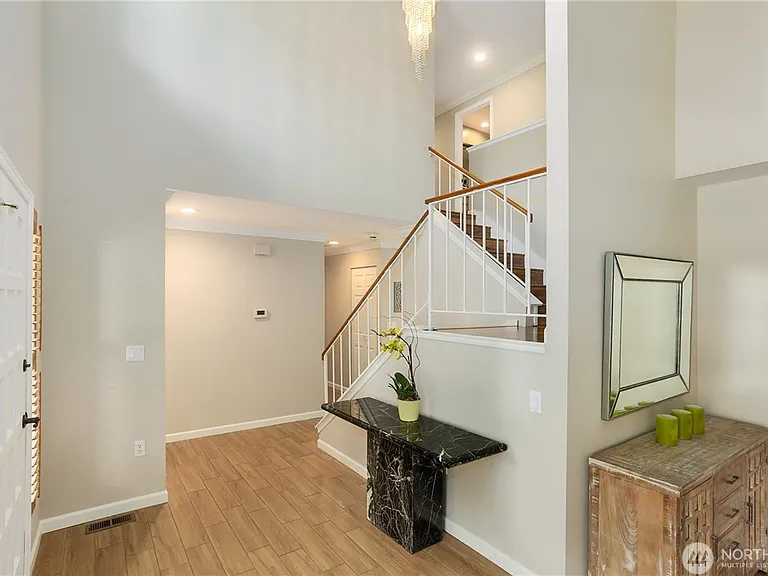 18829 SE 46th Way — Photo 2