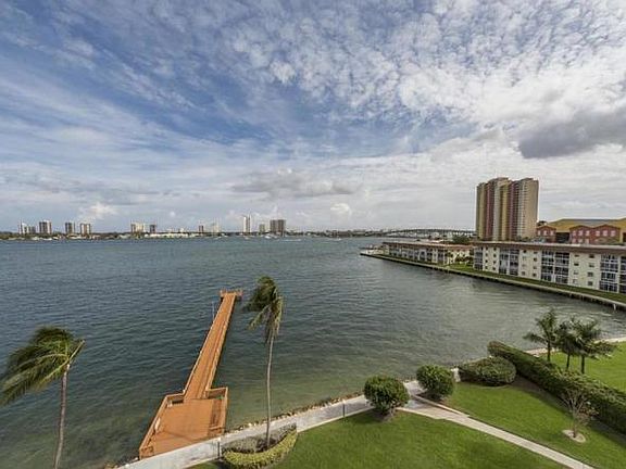 5th image of 3040 Lake Shore Dr APT 301