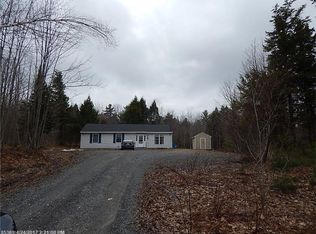 25 Wing Hill Rd, Manchester, ME 04351