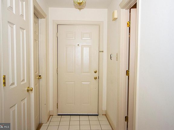 3rd image of 904 Martell Ct APT G