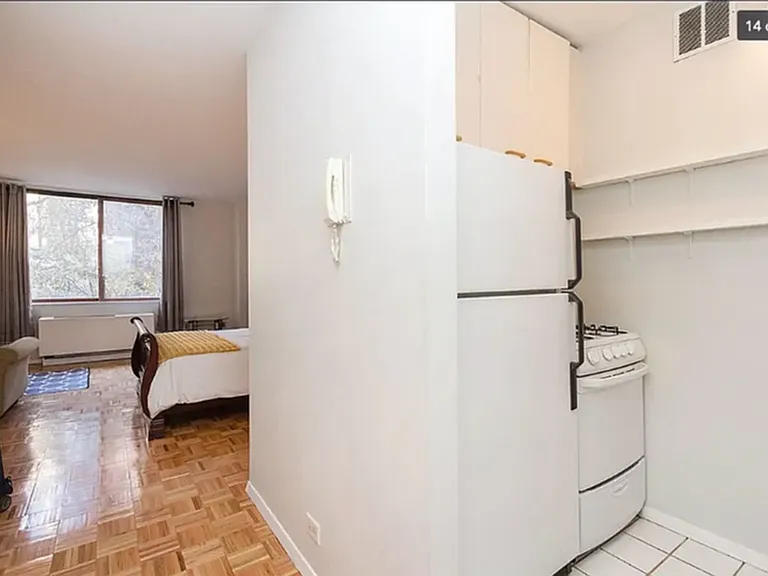 393 W 49th St #2V — Photo 10