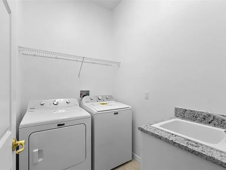 13121 Zori Ln — Photo 32