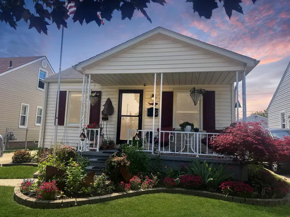 1771 Sycamore St, Wyandotte, MI 48192
