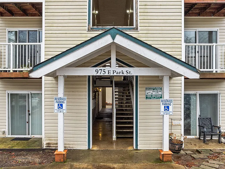 Vessey Park Apartments — Photo 19