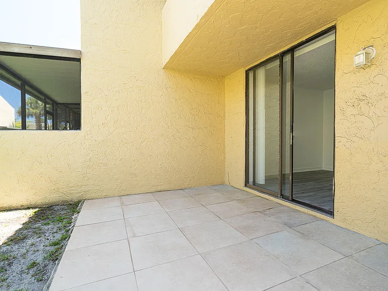 769 SE 1st Way — Photo 7
