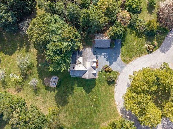 3rd image of 37 Edwards Dr