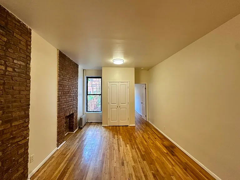 262 Saint James Pl #2D — Photo 2