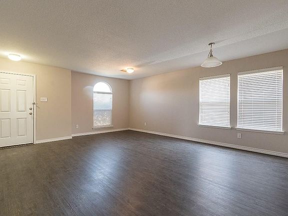 2nd image of 2423 Arroyo Springs Dr