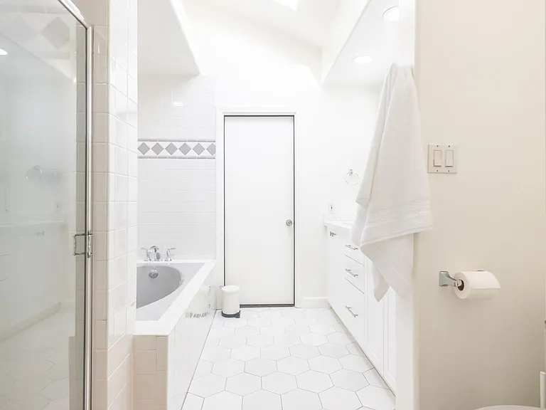 147 N Loreta Walk — Photo 19