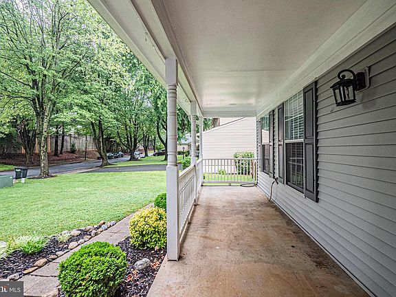 3rd image of 214 Bookham Ln